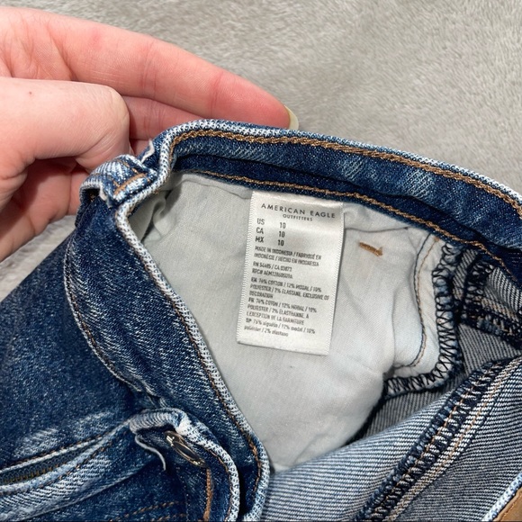 American Eagle High Rise Mom Short High Waisted Distressed Ripped Jean Shorts - Picture 6 of 7